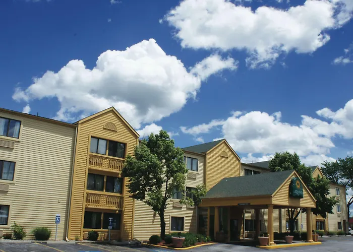 Best Hotels Close to North Kansas City Hospital