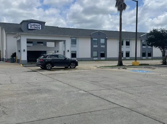 Top Hotels in Carlisle, Iowa