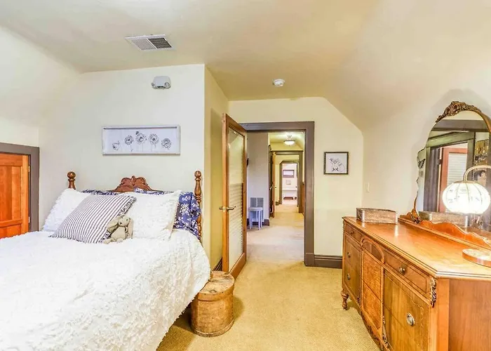 Best Hotels near 1030 Delta Blvd Atlanta GA 30354