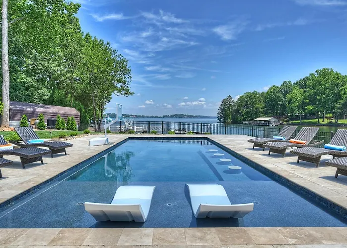 Top Denver Hotels with Private Hot Tubs for Relaxation