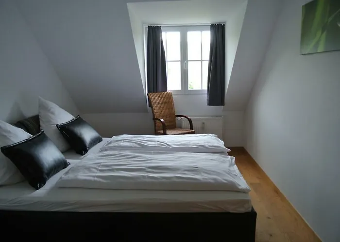 Erlesenes Hotel Wappen von Leiwen